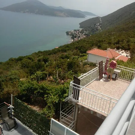 With Pool And Stunning Views Villa Podgorica