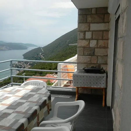 Villa With Pool And Stunning Views Podgorica