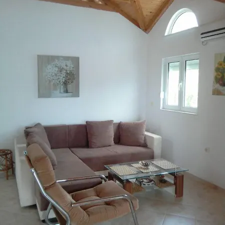 Villa With Pool And Stunning Views Podgorica